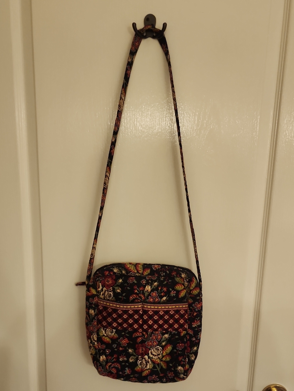 Vera Bradlev Anastasia Pattern Crossbody Zip Purse
